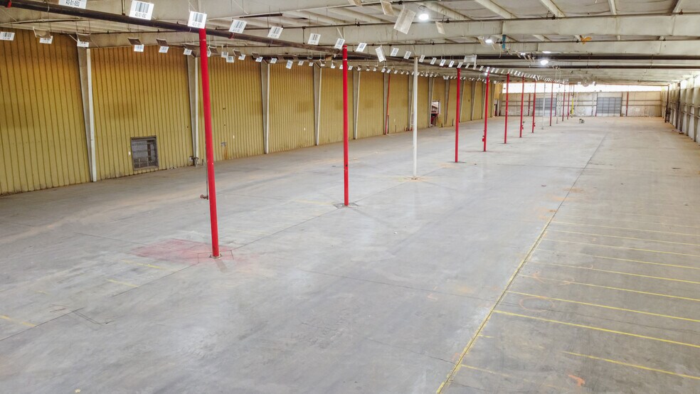 More Photos Of 8000 Ashley Rd, El Paso Distribution For Lease