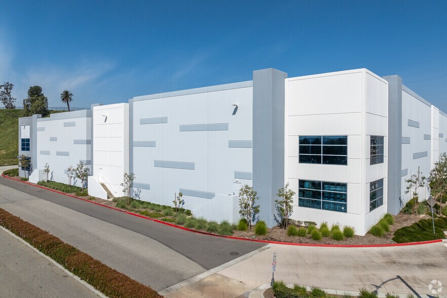 More Photos Of 3990 S Riverside Ave, Rialto Warehouse For Lease