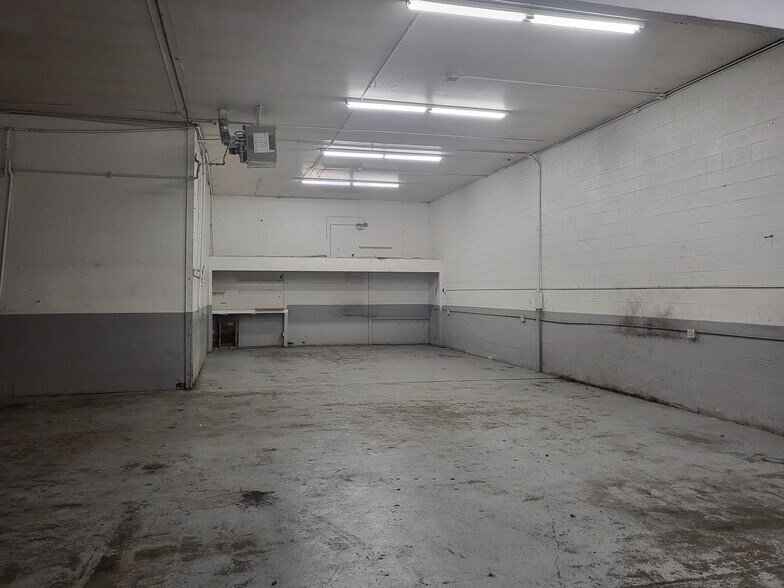 More Photos Of 11480 Cherokee St, Northglenn Warehouse For Lease