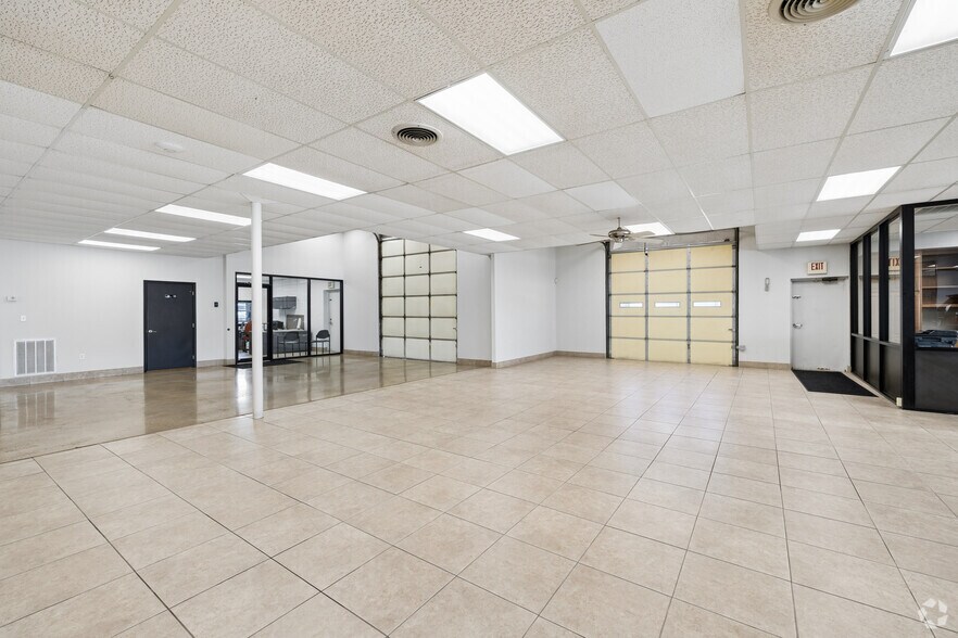 More Photos Of 7682 E 46th Pl, Tulsa Auto Dealership For Lease