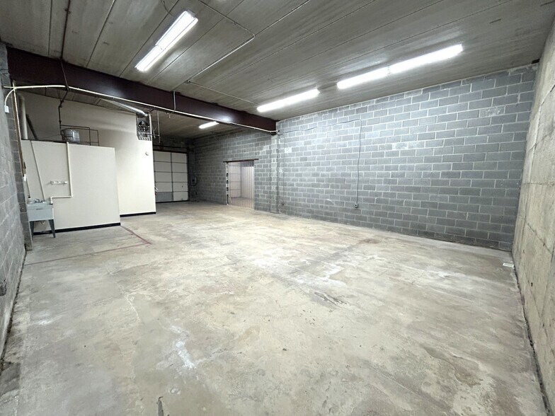 More Photos Of 2201-2353 Distribution Cir, Silver Spring Warehouse For Lease