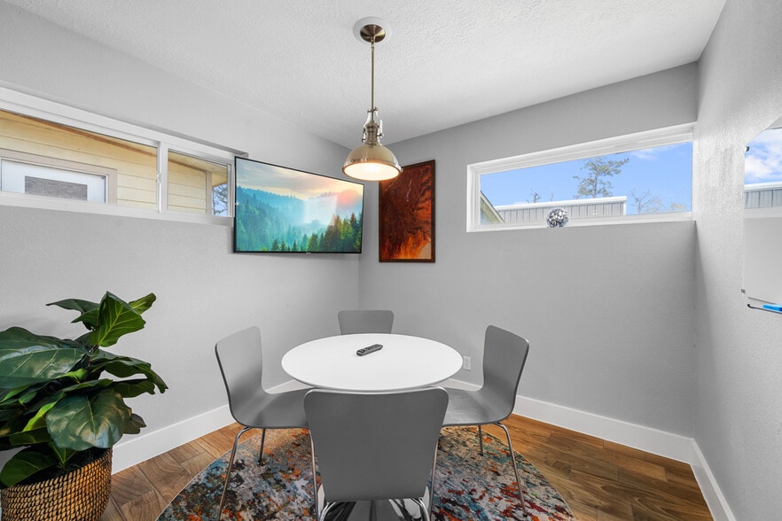 More Photos Of 29519 W Hawthorne Dr, Spring Flex For Sale
