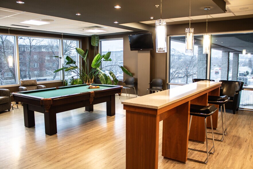More Photos Of 815 Boul Lebourgneuf, Québec Office For Lease