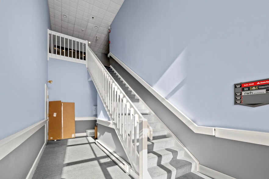 More Photos Of 264 N Broadway, Salem Freestanding For Sale