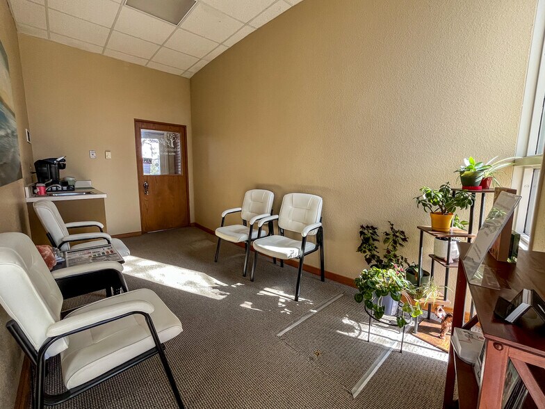 More Photos Of 2001 7th St, Rapid City Office For Sale