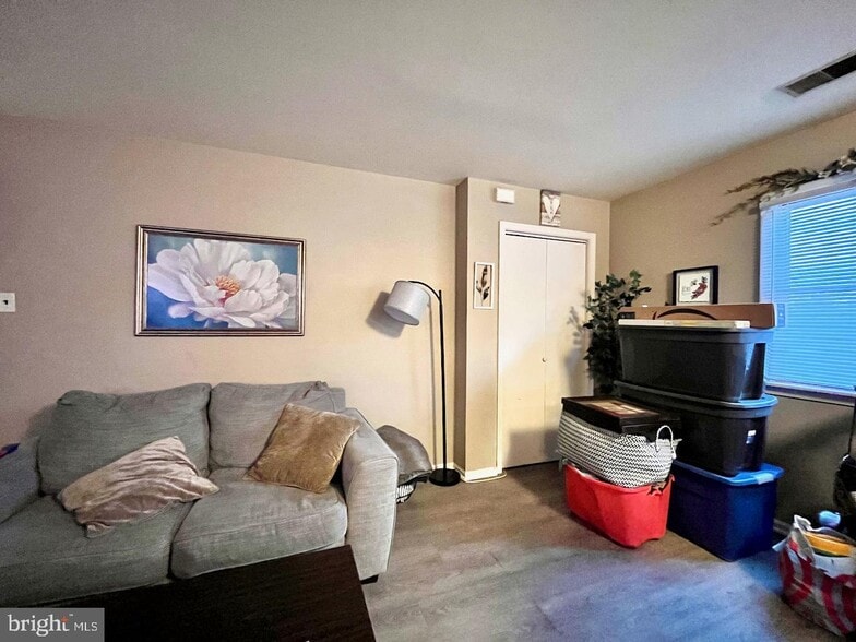 More Photos Of 10 Shady ln, Rockledge Flex For Sale