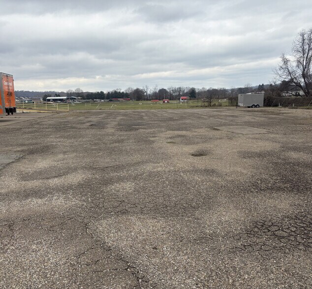 More Photos Of 123 Lee St, Belpre Distribution For Sale