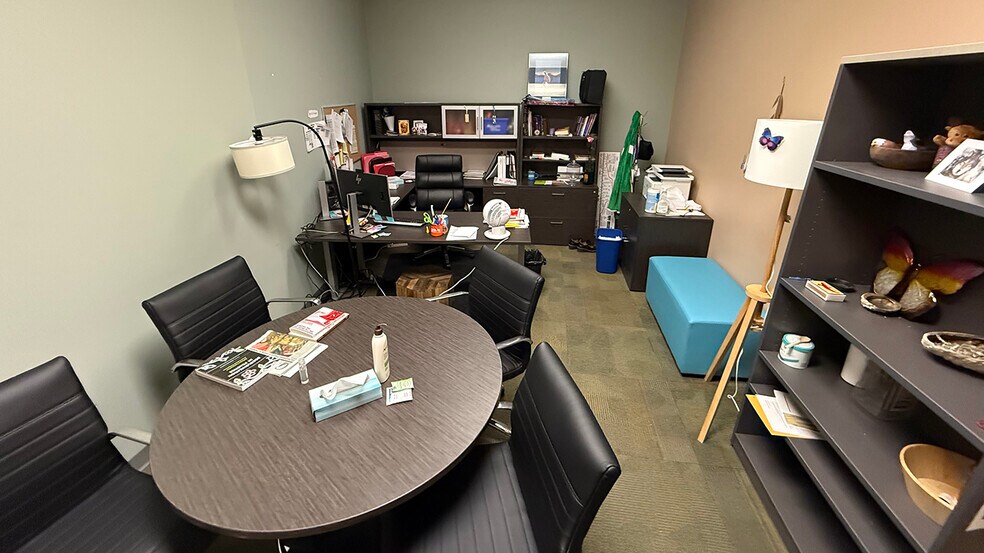 More Photos Of 346 Portage Av, Winnipeg Office For Lease