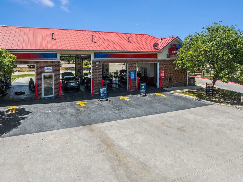 More Photos Of 1175 S Main St, Keller Auto Repair For Sale