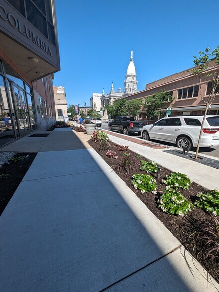 More Photos Of 415 Columbia St, Lafayette Office For Sale