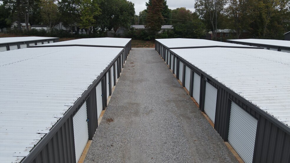 More Photos Of 912 Dinah Shore blvd, Winchester Self Storage For Sale