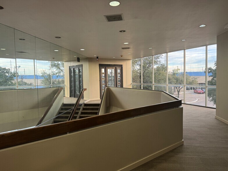 More Photos Of 2607 Walnut Hill Ln, Dallas Office For Sale