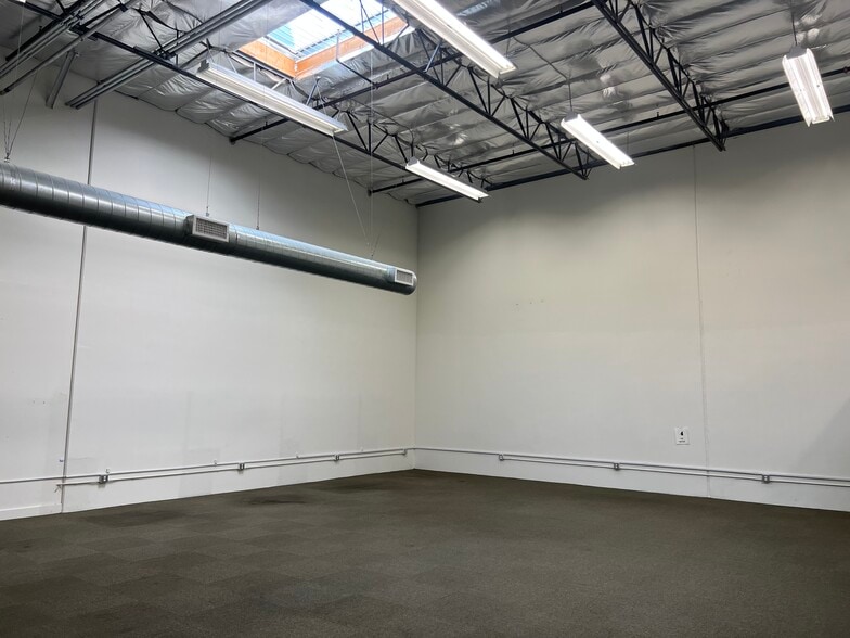 More Photos Of 7500-7536 Tyrone Ave, Van Nuys Service For Lease