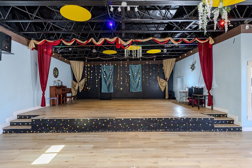 More Photos Of 6908-6916 Warner Ave, Huntington Beach Freestanding For Sale