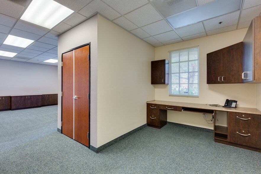 More Photos Of 3223 E Warm Springs Rd, Las Vegas Office For Lease
