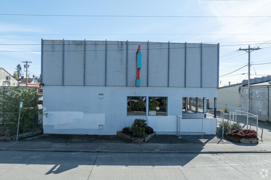 More Photos Of 2811-2815 Virginia Ave, Everett Freestanding For Sale