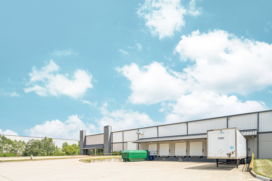 More Photos Of 7101 Intermodal Dr, Louisville Warehouse For Lease