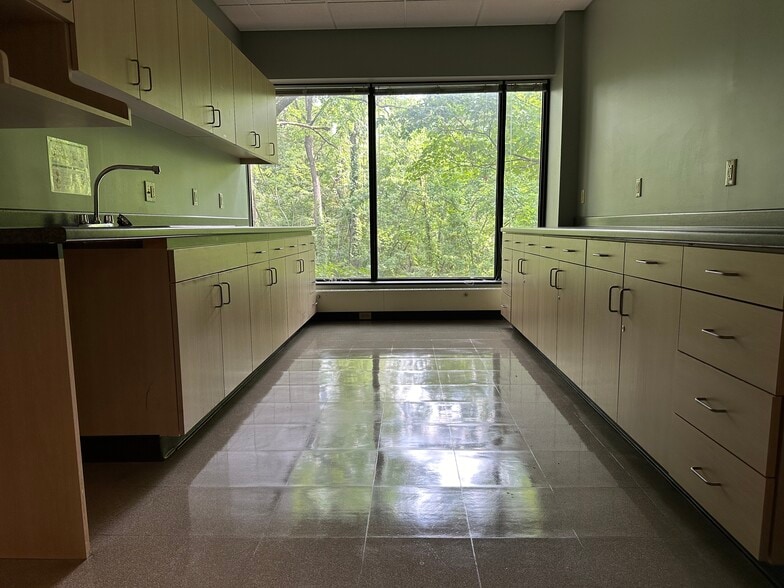 More Photos Of 250 Park West Dr, Pittsburgh Office For Sale