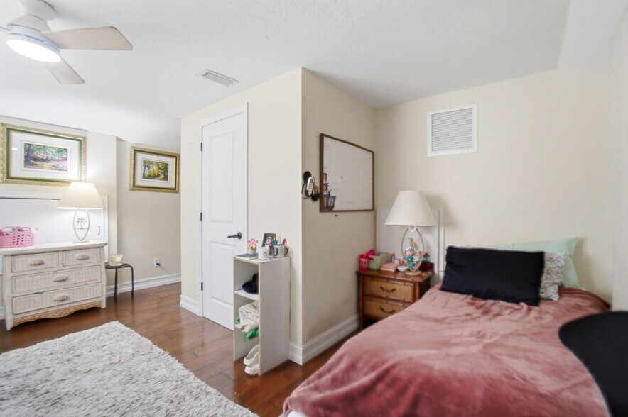 More Photos Of 4120 3rd Ave NW, Naples Apartments For Sale