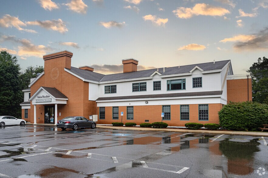 More Photos Of 6 Buttrick Rd, Londonderry Medical For Sale