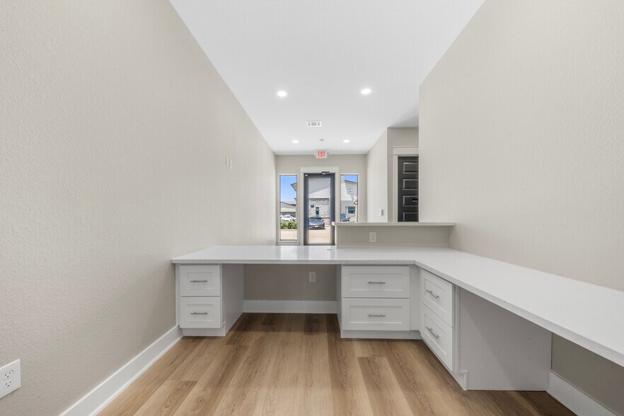 More Photos Of 213 Bella Katy Dr, Katy Medical For Lease