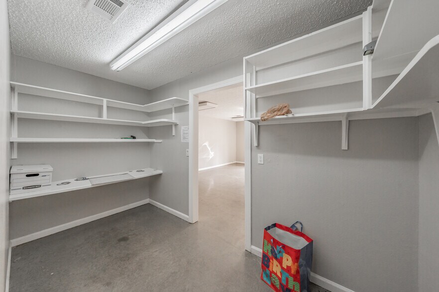 More Photos Of 7235 Glenview Dr, Richland Hills Office For Sale