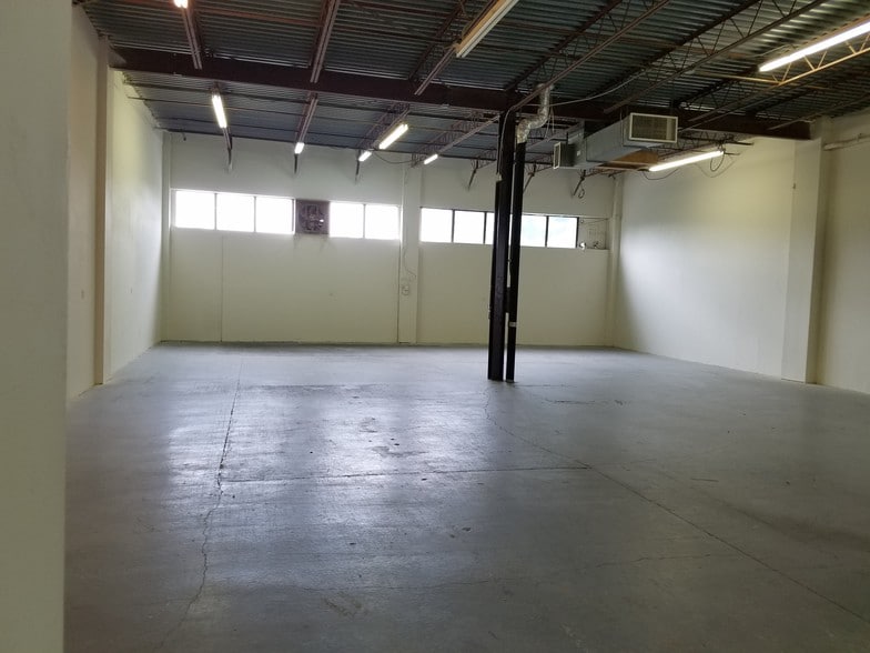 More Photos Of 18775 N Frederick Rd, Gaithersburg Warehouse For Lease