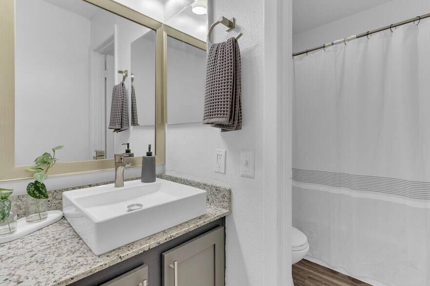 More Photos Of 5050 Fredericksburg Rd, San Antonio Apartments For Sale