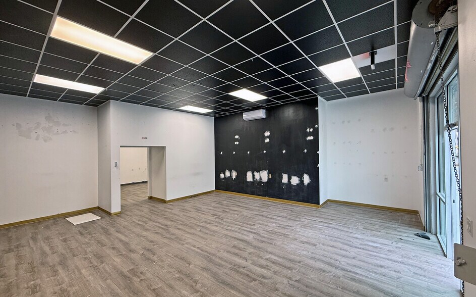 More Photos Of 2701 S Congress Ave, Austin Freestanding For Lease