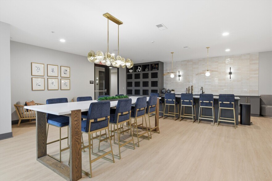 More Photos Of 1850 Glenview Rd, Glenview Apartments For Lease