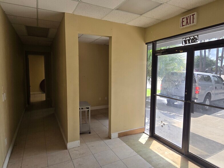 More Photos Of 5365-5377 N Hiatus Rd, Sunrise Light Manufacturing For Lease