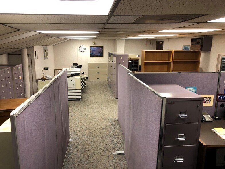 More Photos Of 1715 W Carroll Ave, Chicago Distribution For Lease