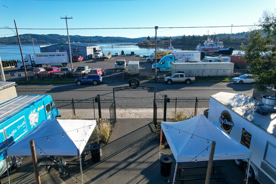 More Photos Of 775 N Front St, Coos Bay Bar For Sale