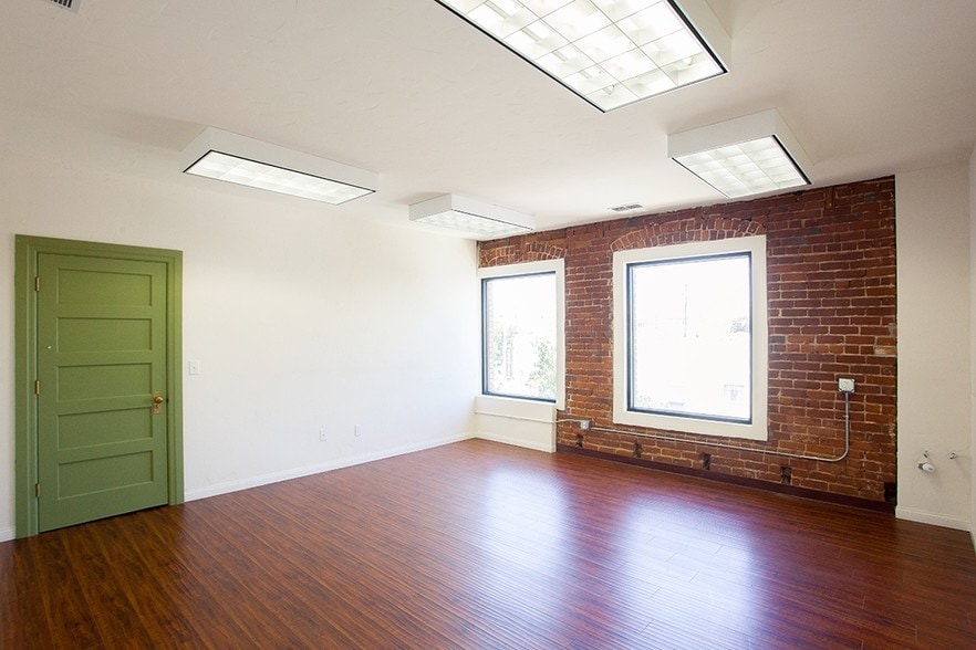 More Photos Of 1002-1008 S Pacific Ave, San Pedro Storefront Retail Office For Lease