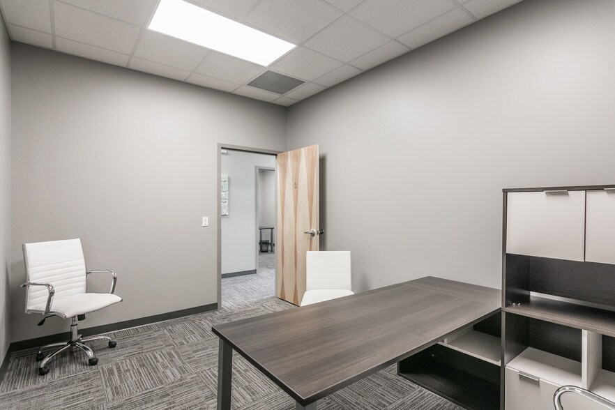 More Photos Of 111 Imperial Blvd, Hendersonville Office Residential For Lease