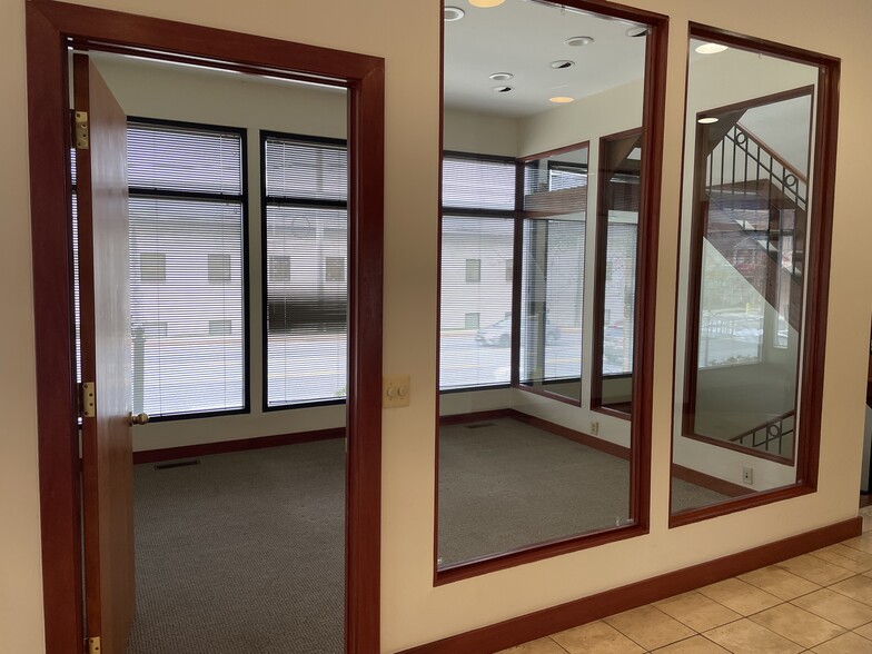 More Photos Of 2401 York Rd, Timonium Medical For Sale
