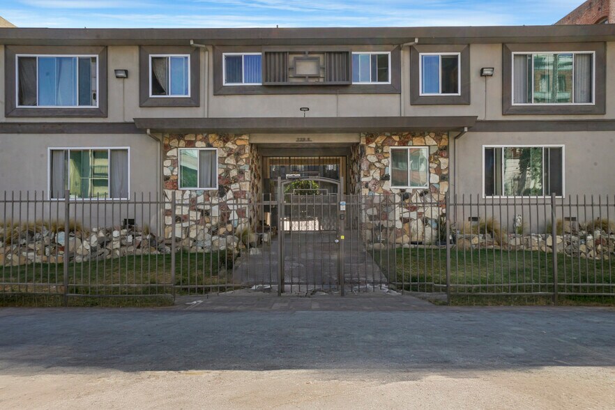 More Photos Of 228 S Mariposa Ave, Los Angeles Apartments For Sale