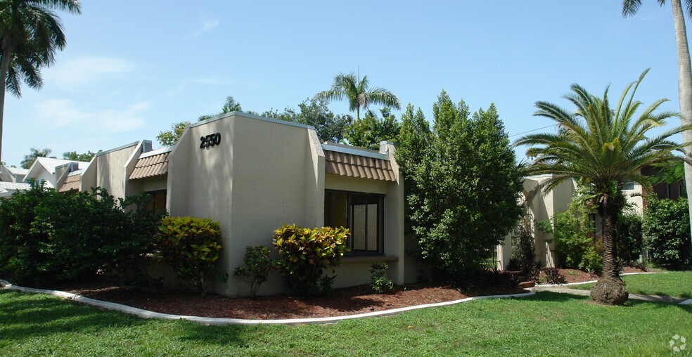 More Photos Of 2548-2550 First St, Fort Myers Loft Creative Space For Lease