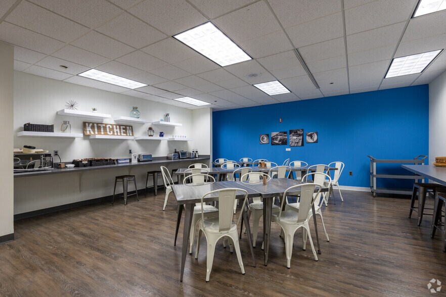 More Photos Of 10 Waterview Blvd, Parsippany Office For Sale