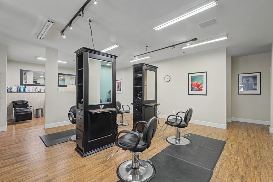 More Photos Of 1133 NW J St, Bentonville Office For Sale