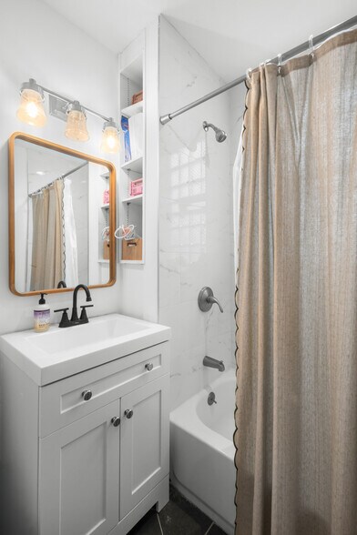 More Photos Of 1133 N Winchester Ave, Chicago Apartments For Sale