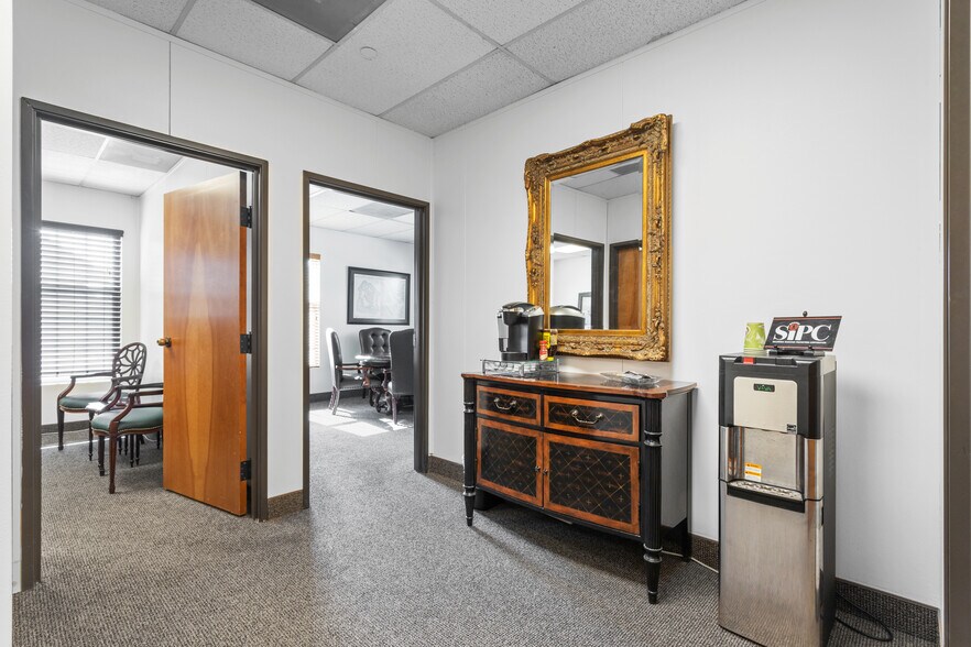 More Photos Of 17734 Preston Rd, Dallas Office For Sale