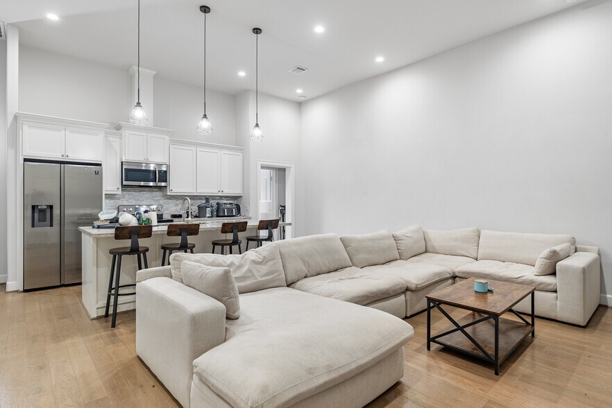 More Photos Of 5902 Winsome Ln, Houston Office Residential For Sale