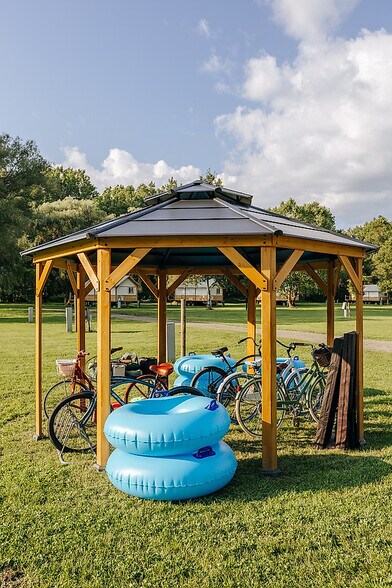 More Photos Of 935 State Route 313, Cambridge Hotel For Sale