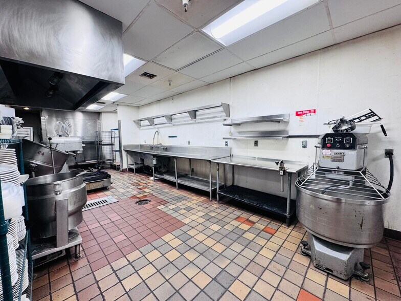 More Photos Of 1987 Hilltop Dr, Redding General Retail For Sale