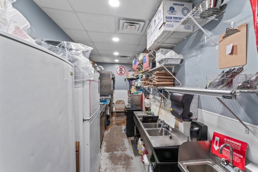 More Photos Of 508 S Main St, Grain Valley Bar For Lease