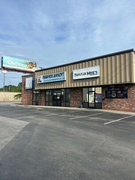 More Photos Of 7125-7129 Kingston Pike, Knoxville Freestanding For Lease