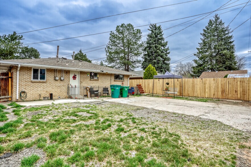 More Photos Of 1231 Akron St, Aurora Multifamily For Sale