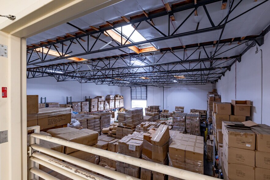 More Photos Of 19827 Hamilton Ave, Torrance Warehouse For Lease