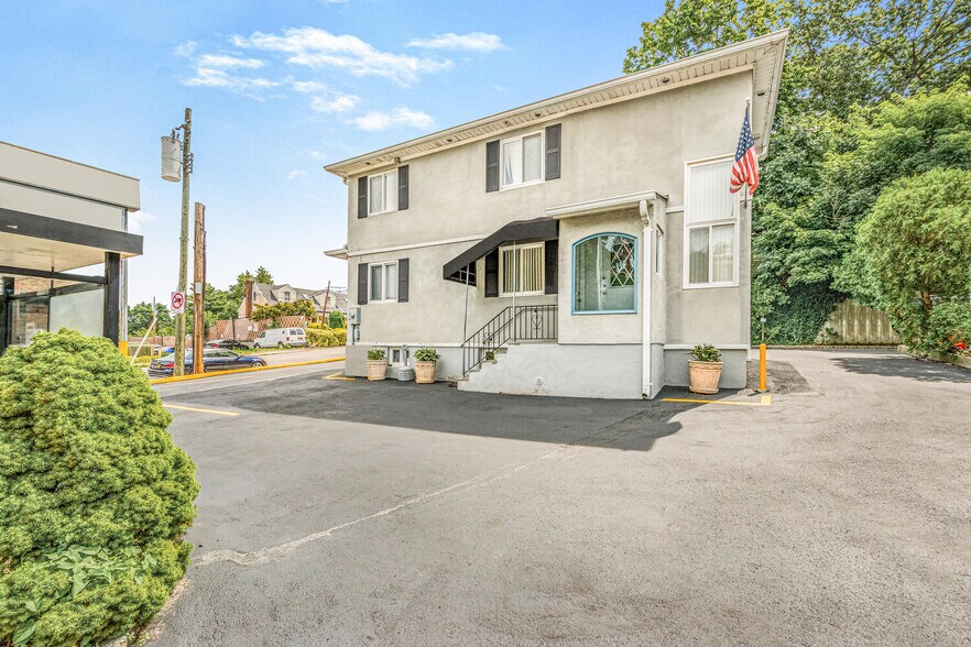 Primary Photo Of 2132 Central Park Ave, Yonkers Freestanding For Sale